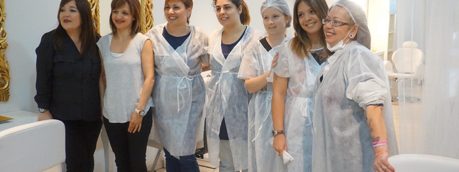 Clase demostración de micropigmentación de labios a cinco alumnas del I.E.S Espallargas de Tarragona